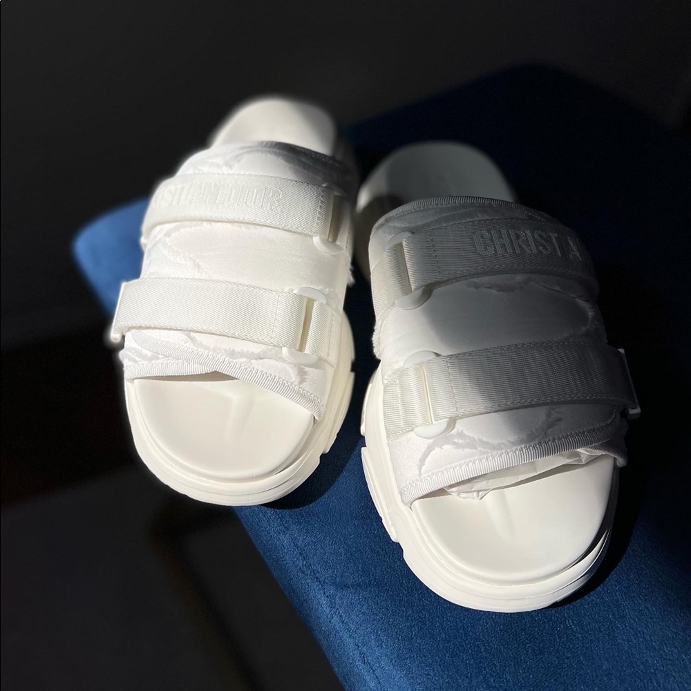 DIOR D-WANDER SLIDE